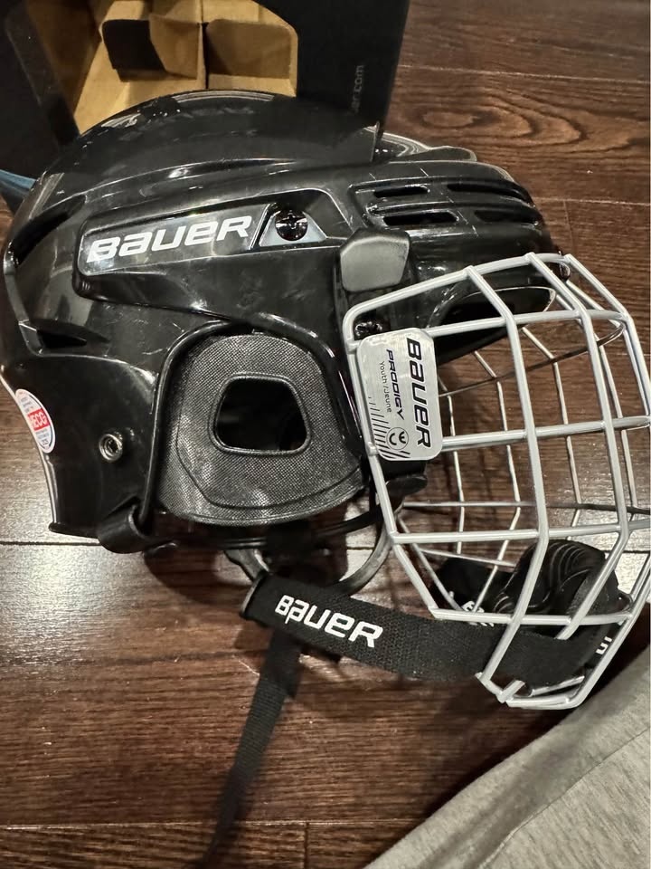Hockey/Skating Helmet -Junior size - photo 3