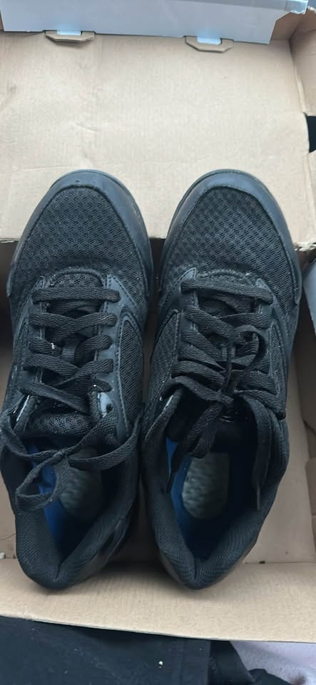 Sneaker - size 9W - photo 2