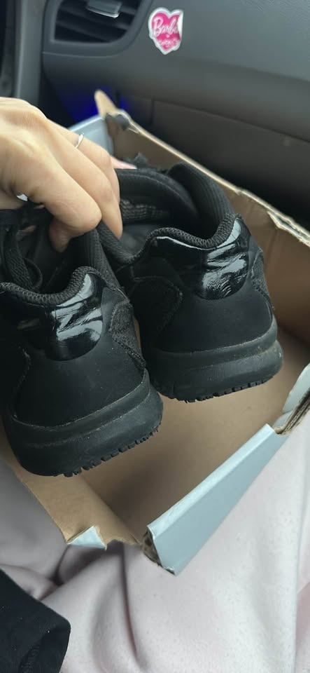 Sneaker - size 9W - photo 4