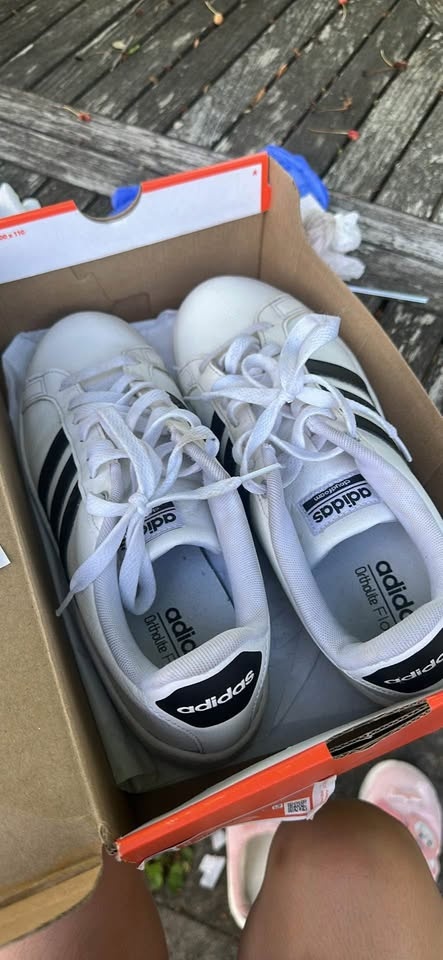 Adidas Cloudfoam Sneaker - size 9 - photo 5