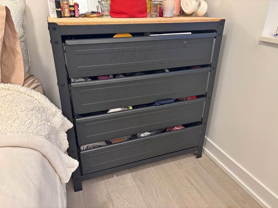 Bror IKEA w/ drawers