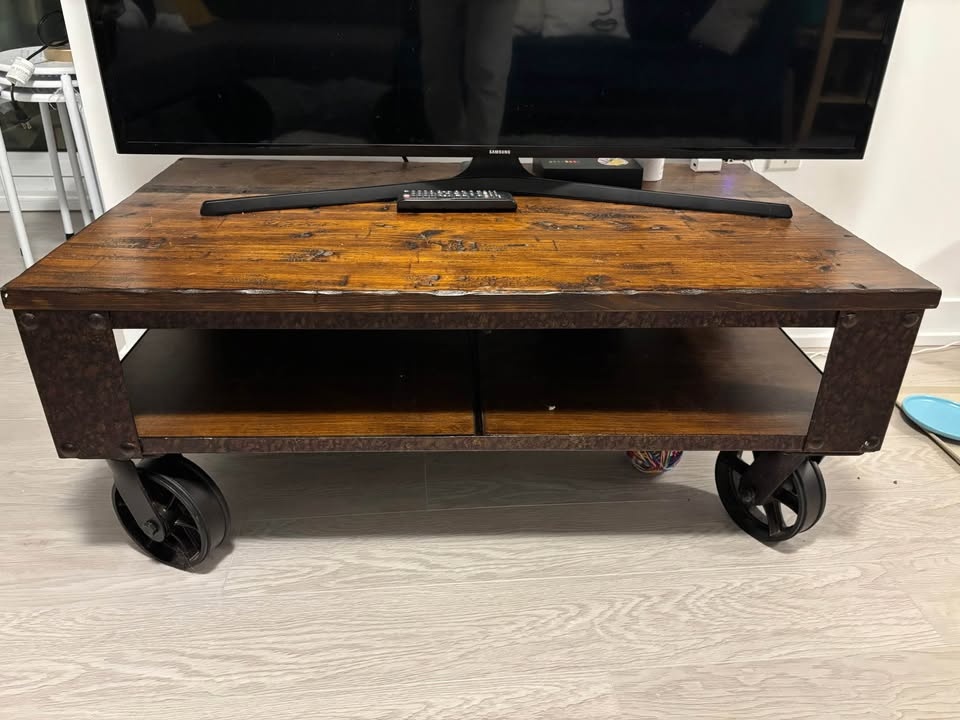 Pinebrooke Coffee Table - photo 2
