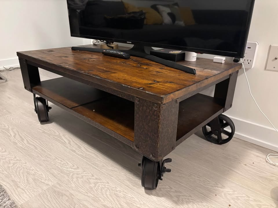 Pinebrooke Coffee Table - photo 3