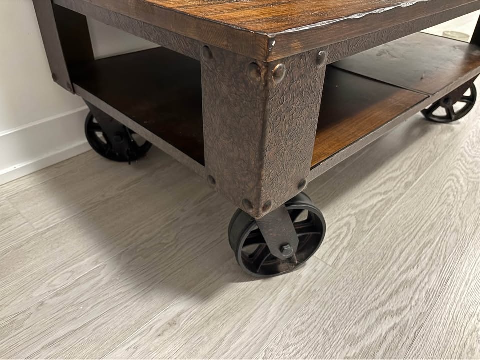 Pinebrooke Coffee Table - photo 4
