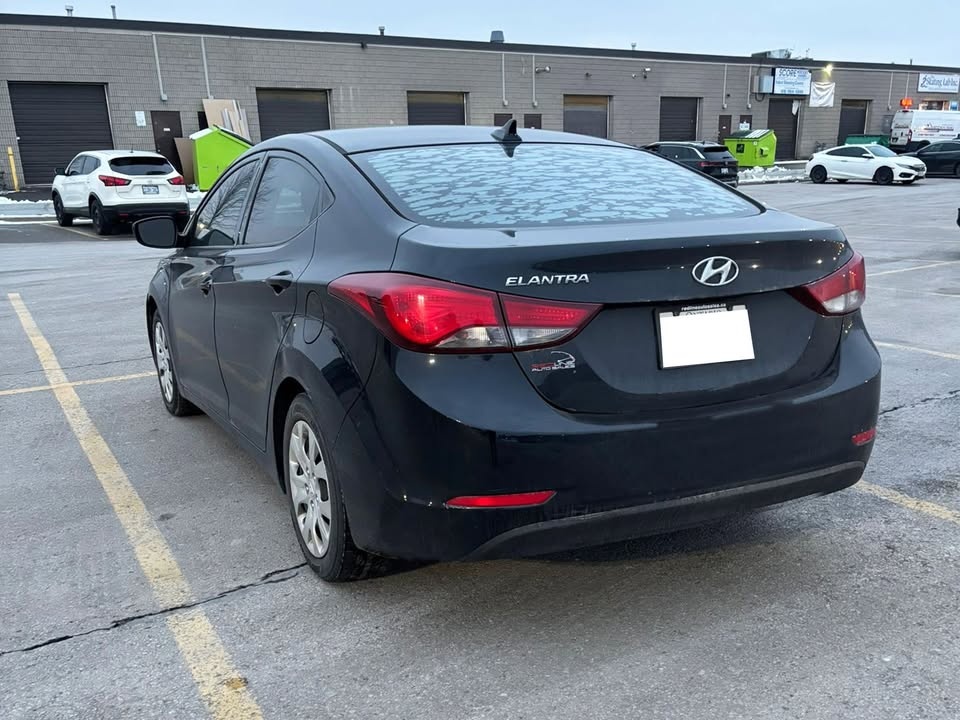 2015 Hyundai Elantra - photo 3