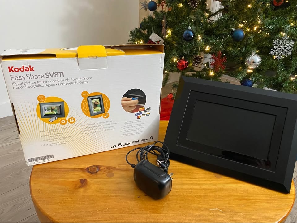 Kodak EasyShare SV811 8'' Digital Picture Frame - photo 2