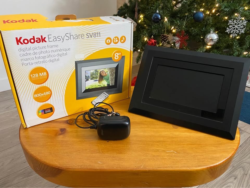Kodak EasyShare SV811 8'' Digital Picture Frame - photo 3