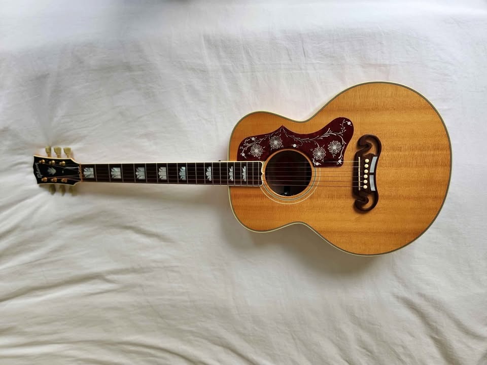 Gibson L-200 Emmylou Harris acoustic guitar ‐ case queen