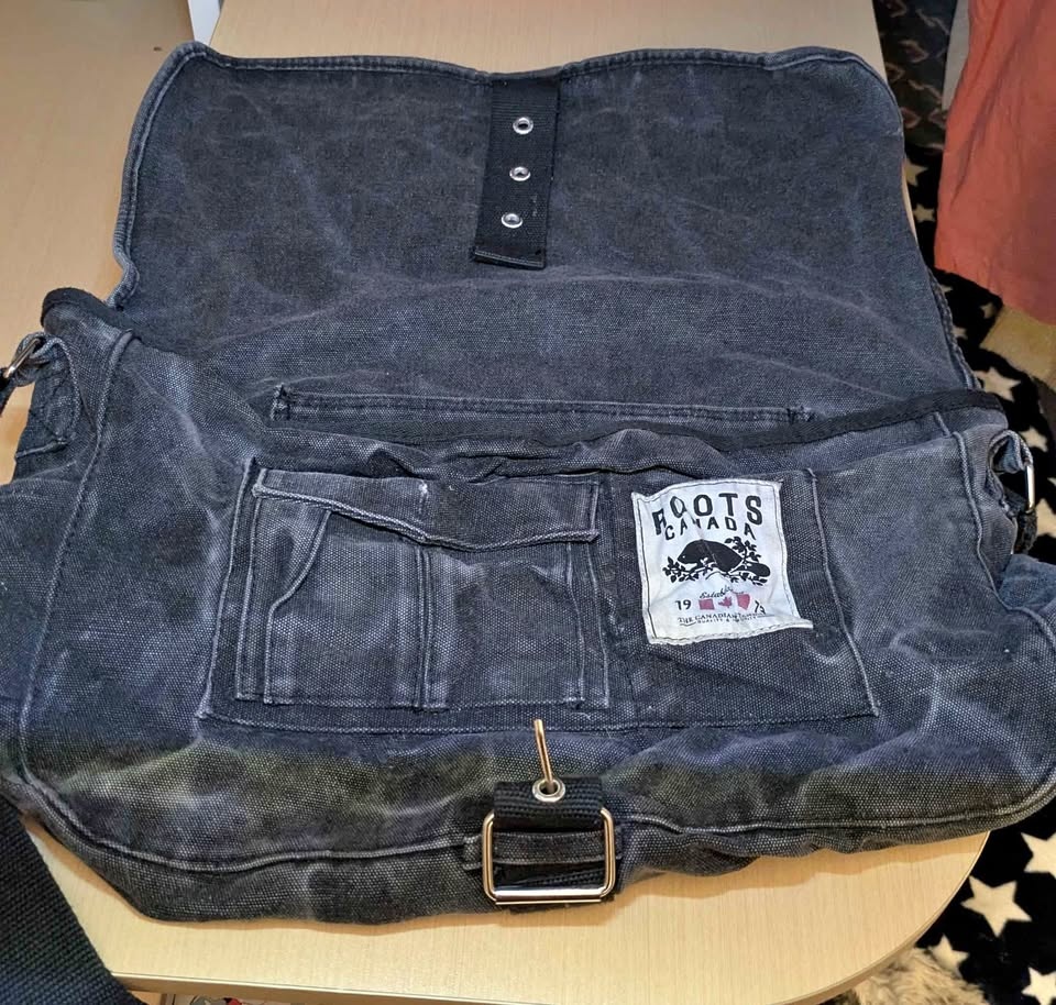 Black canvas Roots bag