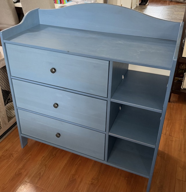 Change Table/Dresser - photo 2