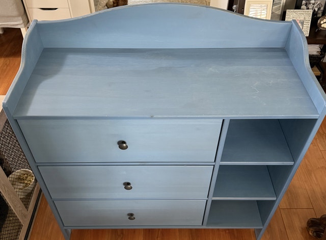 Change Table/Dresser - photo 3