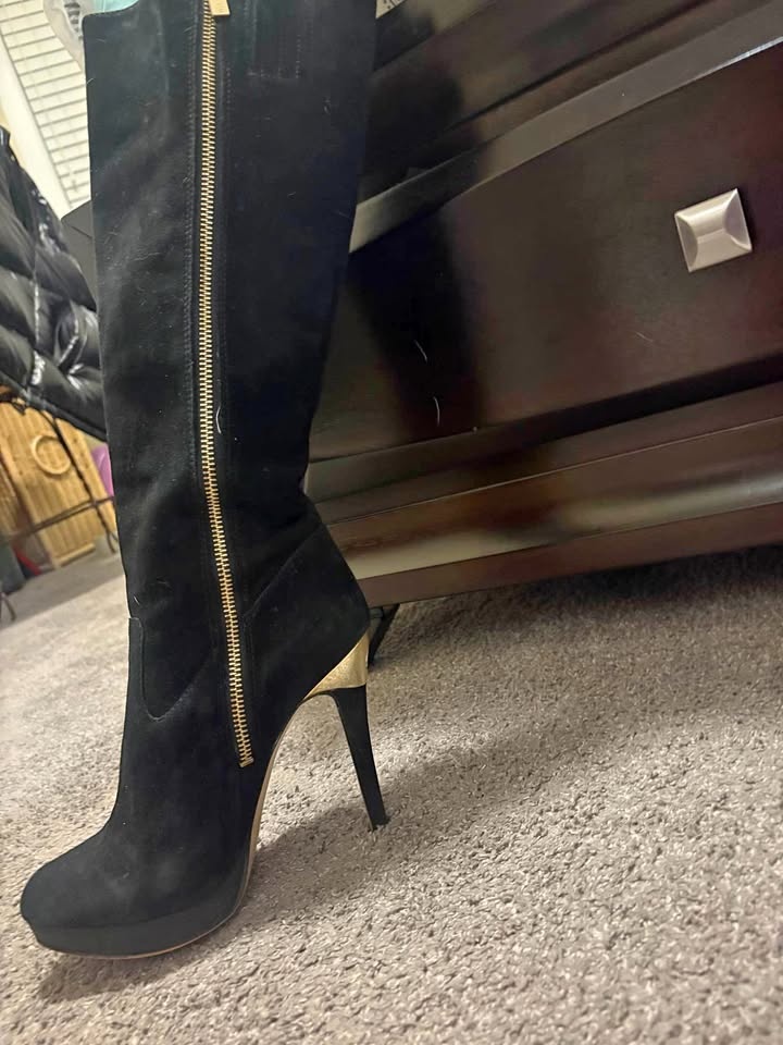 Size 6 Mk knee high boots