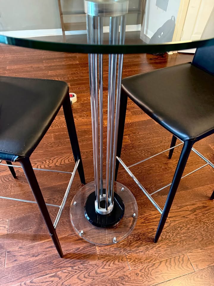 Glasstop Bistro Table w/ EQ3 Bar Stools - photo 2