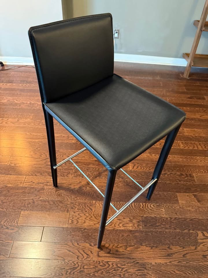 Glasstop Bistro Table w/ EQ3 Bar Stools - photo 3