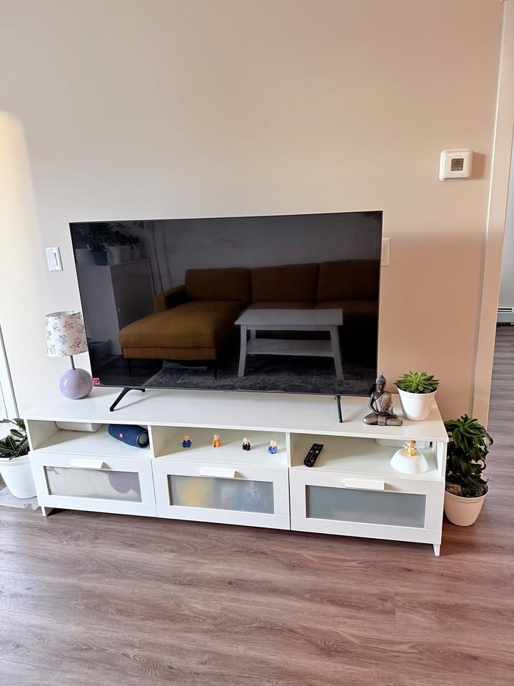 TV bench/ TV stand, white (TV not included)