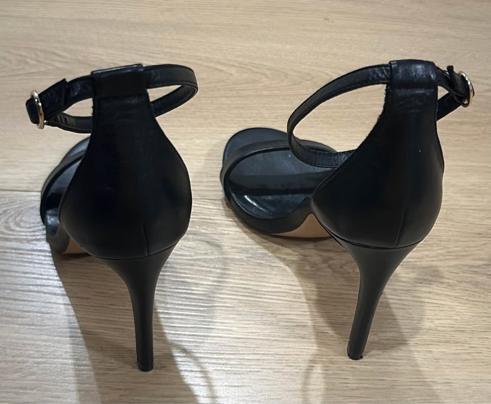Zara black leather high-heeled sandals with an ankle strap - photo 4