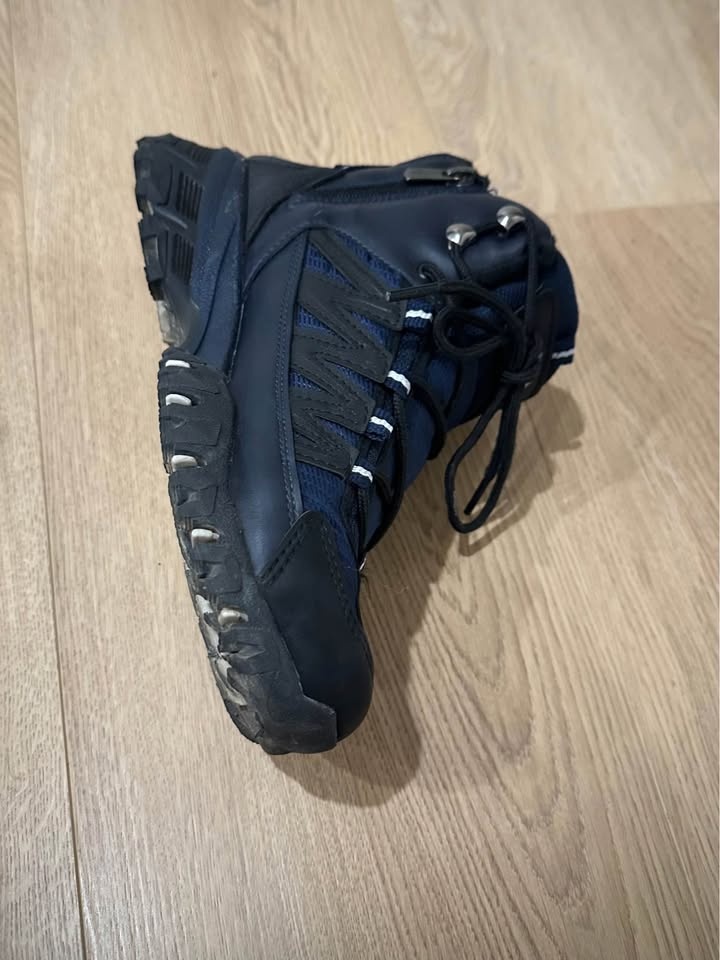 The North Face hiking boots in black and blue - photo 3