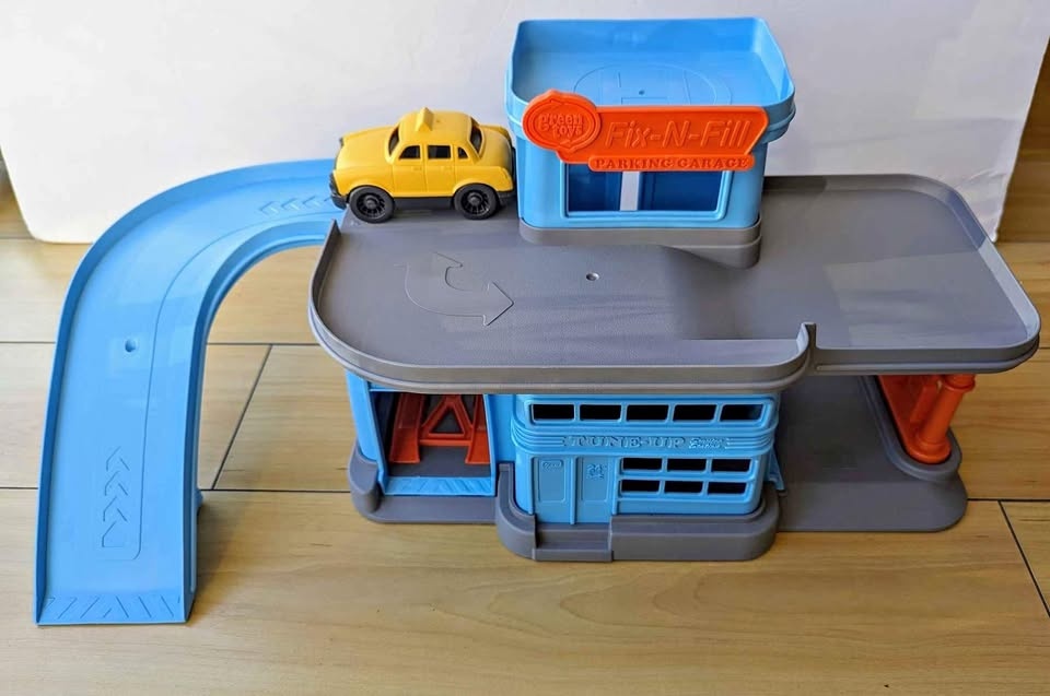 Eco-friendly Parking Garage Green Toys