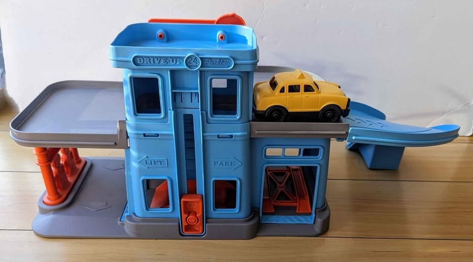 Eco-friendly Parking Garage Green Toys - photo 2