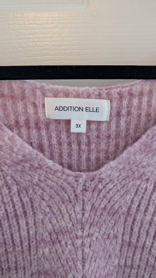 Plus size sweater clear out - photo 2