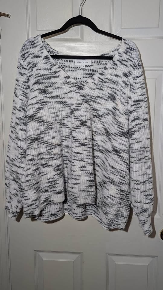 Plus size sweater clear out - photo 3