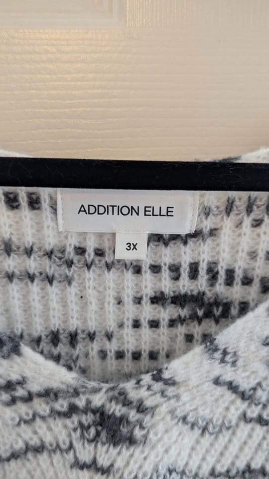 Plus size sweater clear out - photo 4