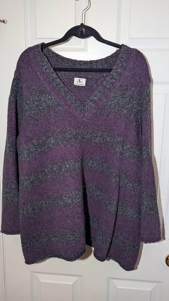 Plus size sweater clear out - photo 5