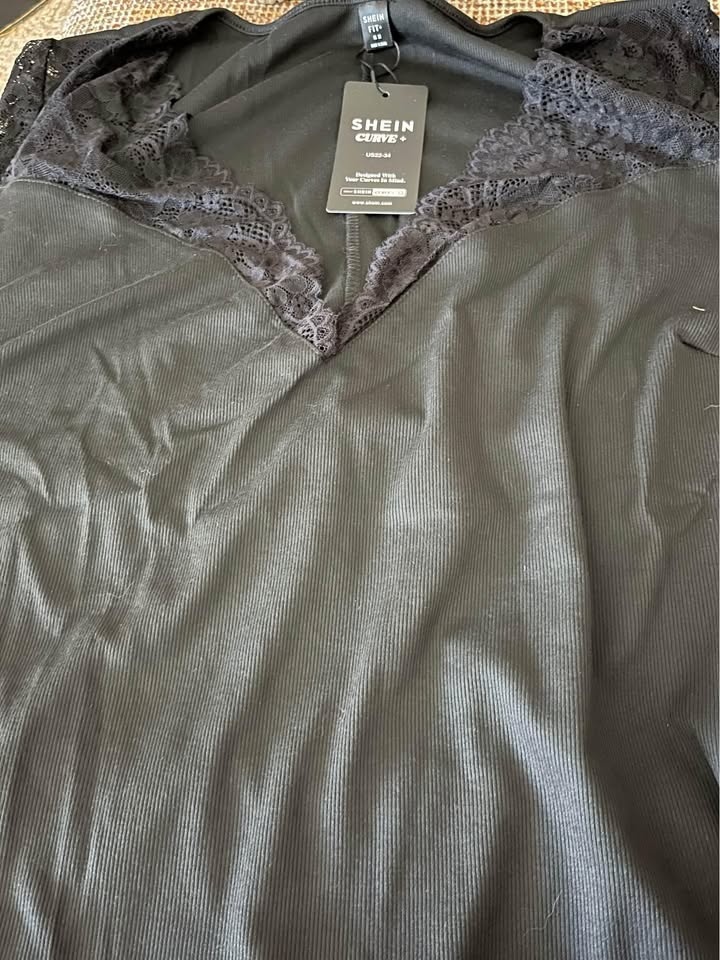 BNWT SHEIN curve top - photo 2