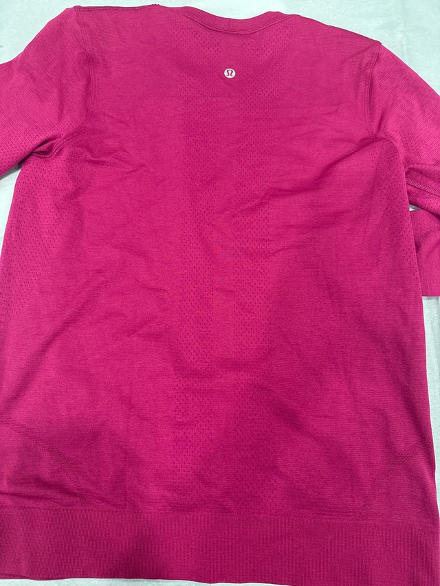 Lululemon Workout Top – Size 6 - photo 3
