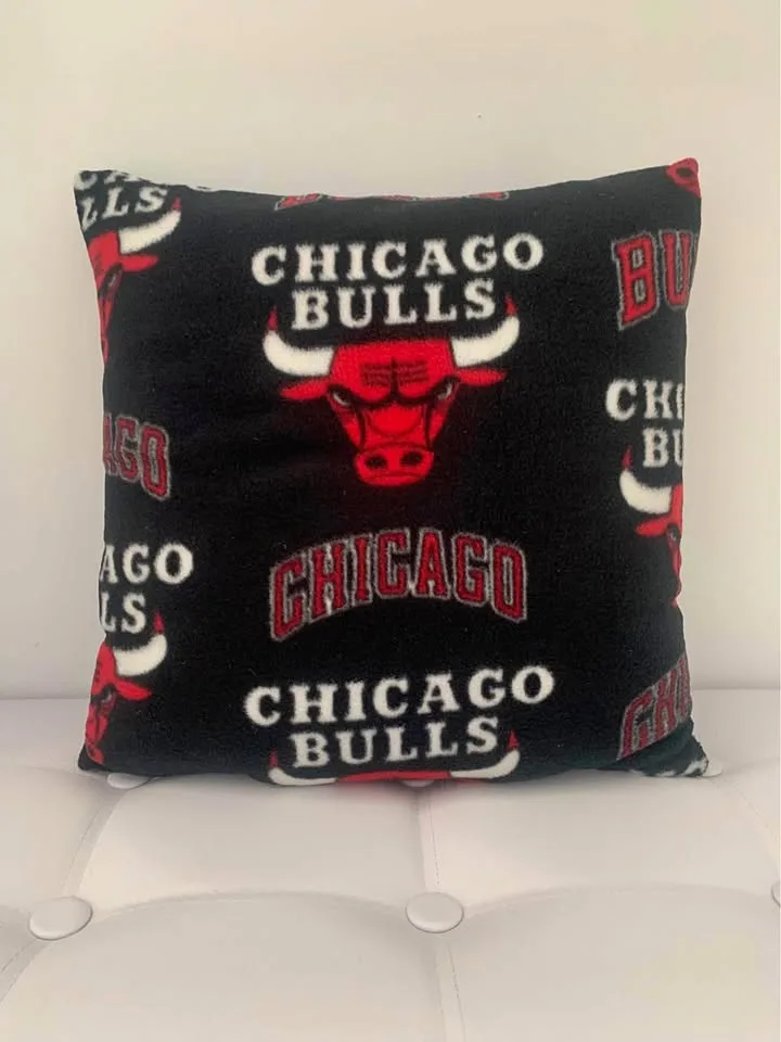 Chicago Bulls Throw Pillows thumbnail