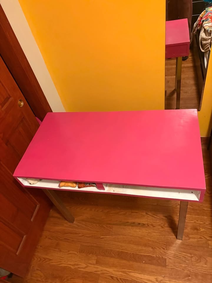 Hot Pink Statement Desk - photo 2