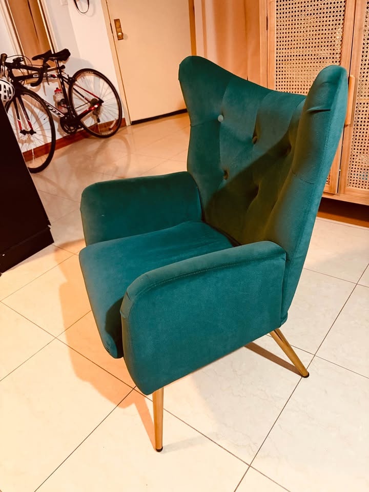 Tufted Velvet Wingback Chair - photo 2
