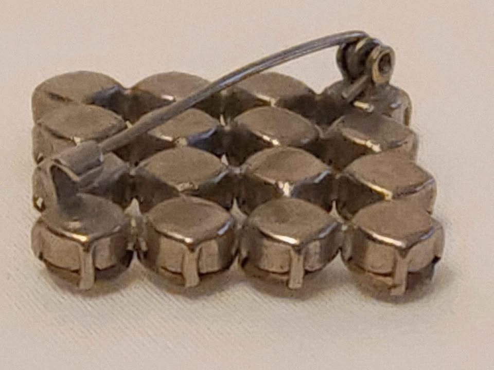 Vintage Square/ Diamond Shaped Brooch - photo 4