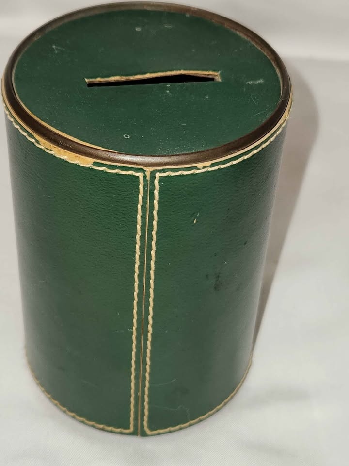 Vintage Leather Niagara Falls Mountie Bank (1950's?) - photo 2