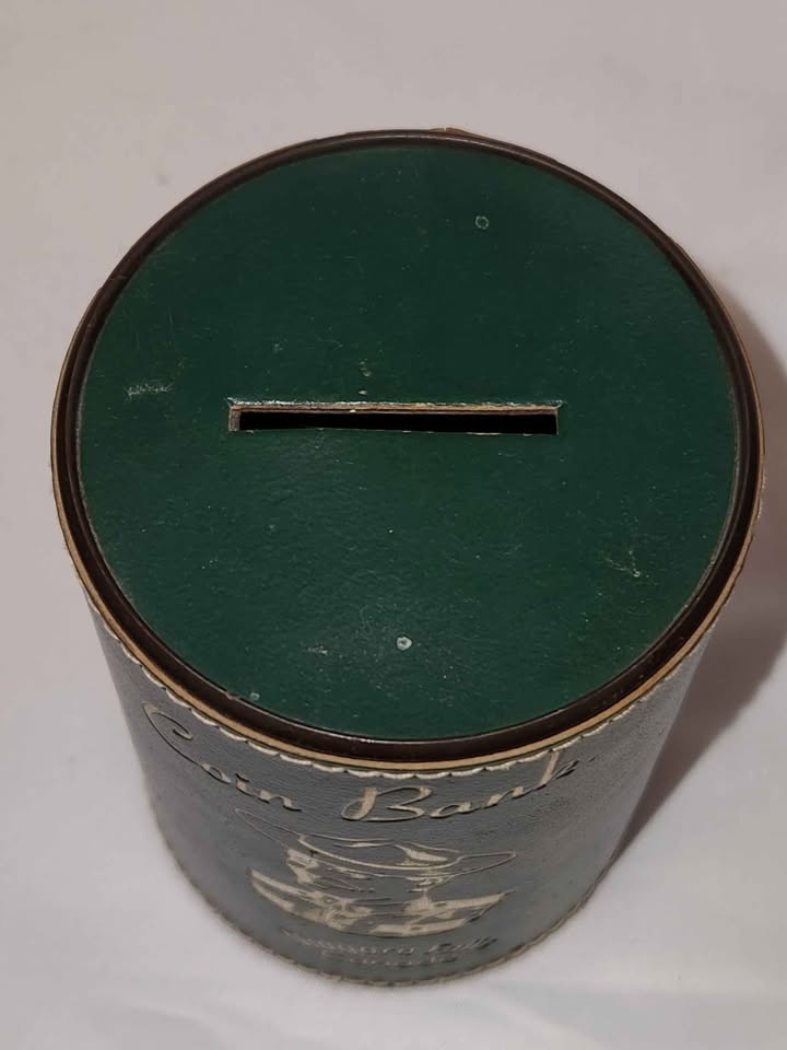 Vintage Leather Niagara Falls Mountie Bank (1950's?) - photo 3