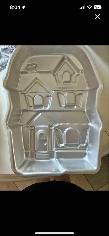 New house cake tin thumbnail
