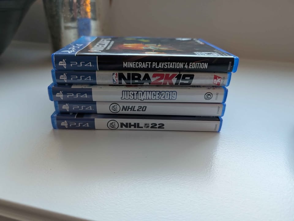 PS4 Slim 1TB Console Bundle | Great Condition | 5 Games - photo 3