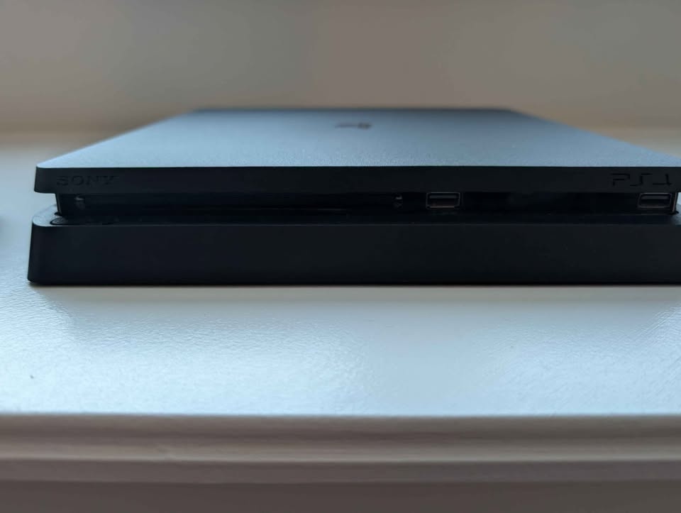 PS4 Slim 1TB Console Bundle | Great Condition | 5 Games - photo 5