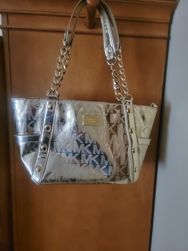 Michael Kors Gold Pocketbook