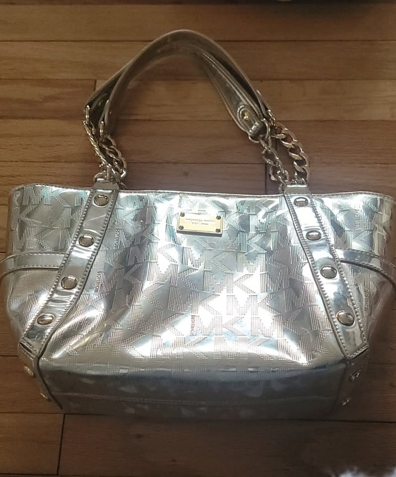Michael Kors Gold Pocketbook - photo 3