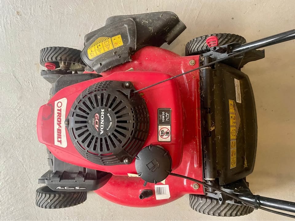 Troy-Bilt Lawn Mower – Honda GCV160 Engine – Runs Strong - photo 4