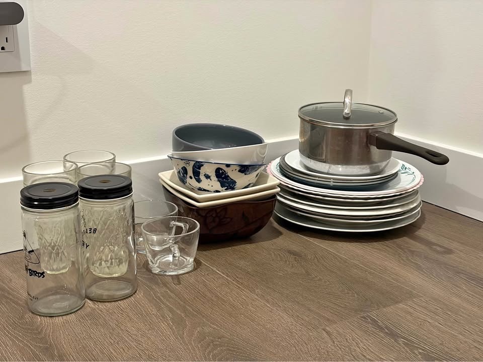 PICK ASAP Kitchenware, bowls, plates, glasses, pots MOVING