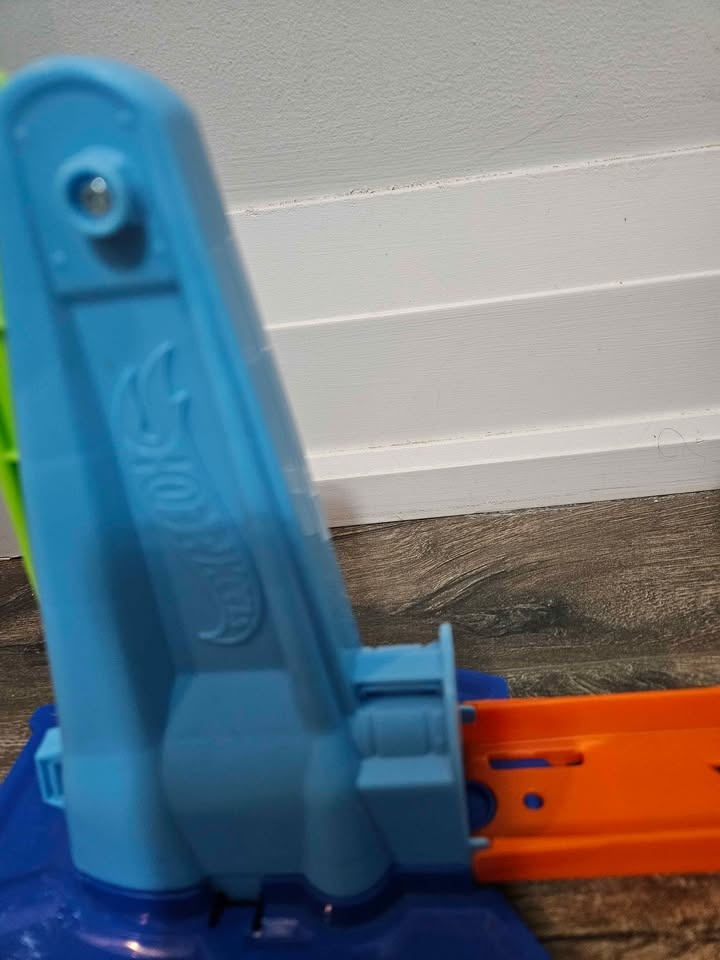 Hot wheels race track - photo 2