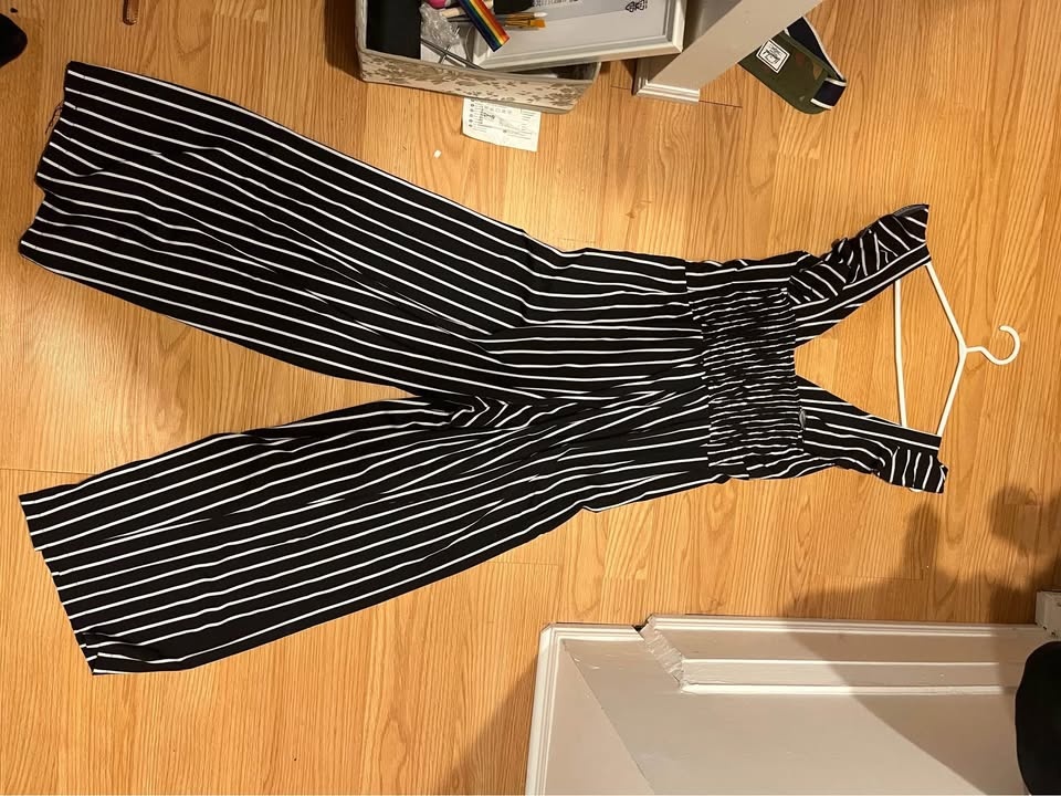 Black striped ruffle shoulder button up jumpsuit small - photo 3