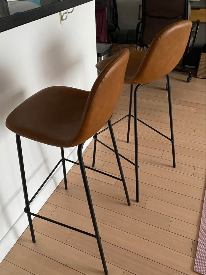 30.5” vegan leather bar stool - photo 2