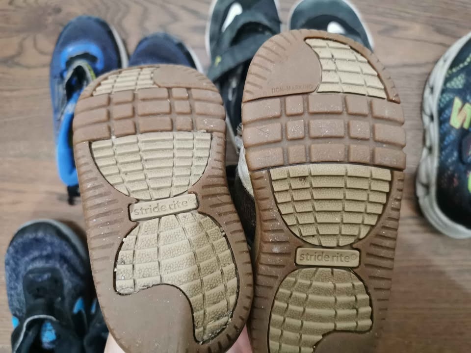 Bundle Sale Boys Shoes Lot Size 8 9 10 Take all for $10 - photo 4