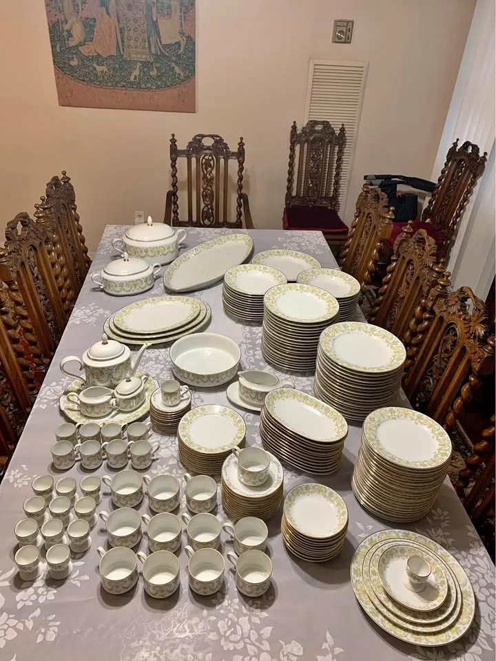 Heinrich Selb Fine Bone China Set thumbnail