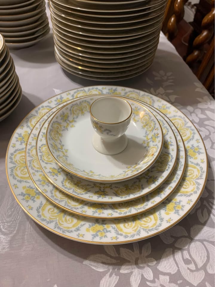 Heinrich Selb Fine Bone China Set - photo 2