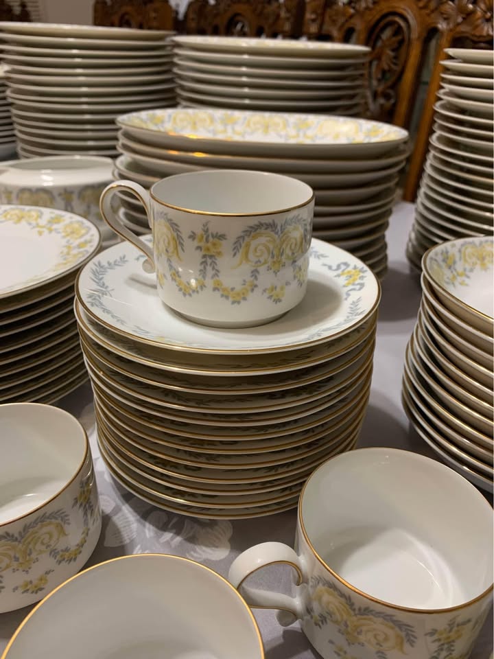 Heinrich Selb Fine Bone China Set - photo 3