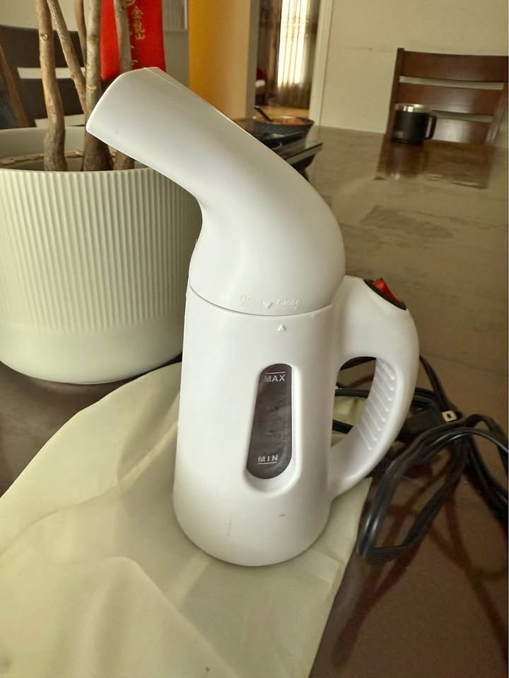 Handheld clothes Steamer,Mini Steam Iron with pouch